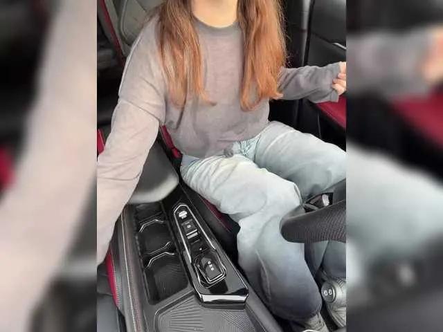 Masturbate to naked performer KatyKatS KatyKatS from BongaCams