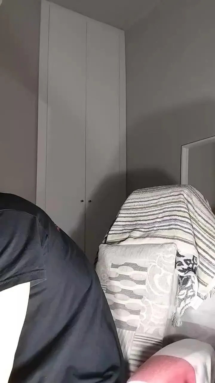 Offline alessandrospain on Cam4