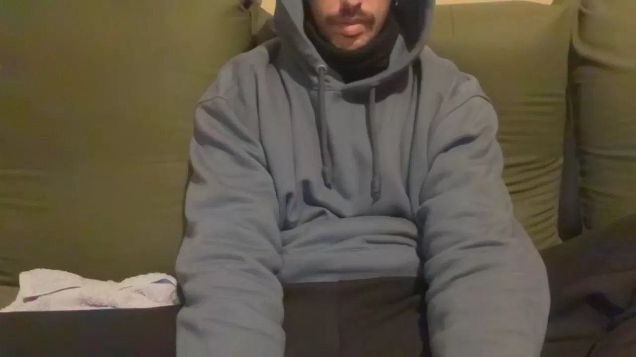 Offline Augustus_16 on Cam4