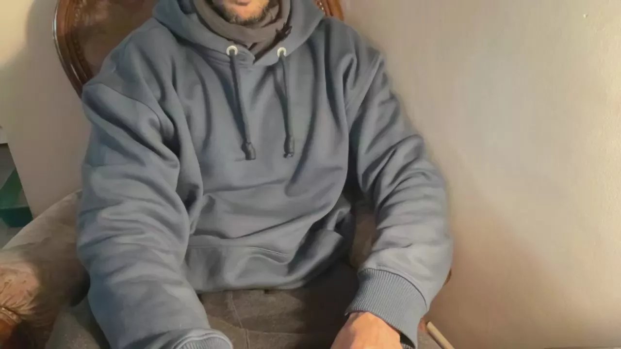 Offline Augustus_16 on Cam4