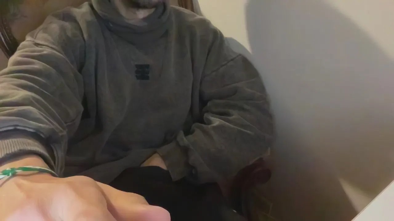 Offline Augustus_16 on Cam4