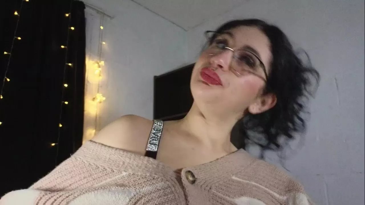 Offline cristalitttax on Cam4