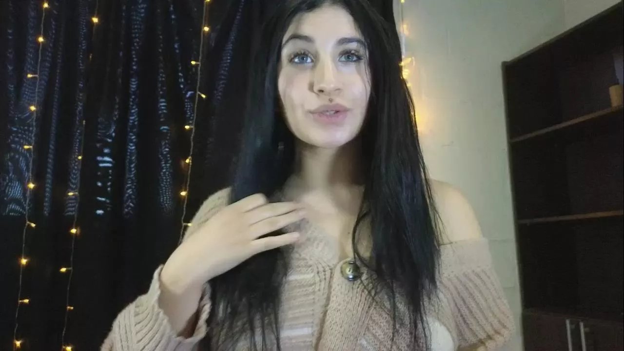 Offline cristalitttax on Cam4