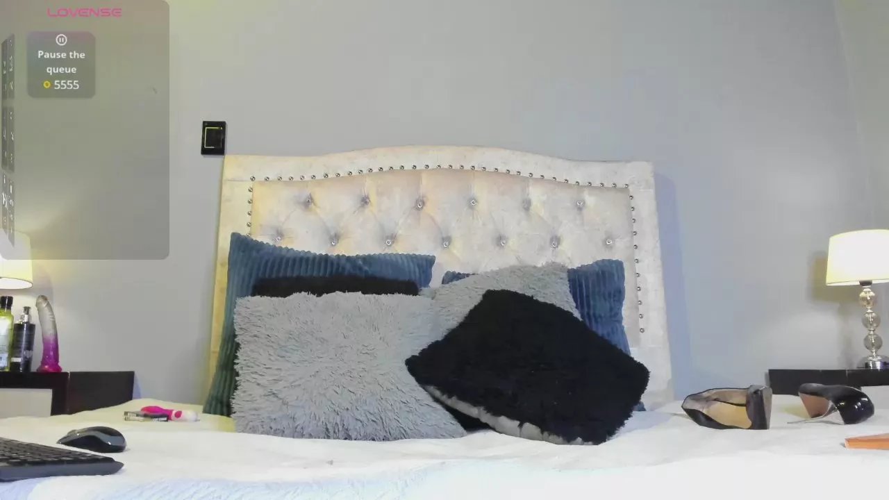 Offline Divinebrown_ on Cam4