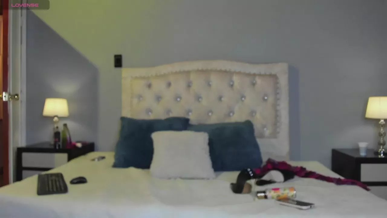 Offline Divinebrown_ on Cam4