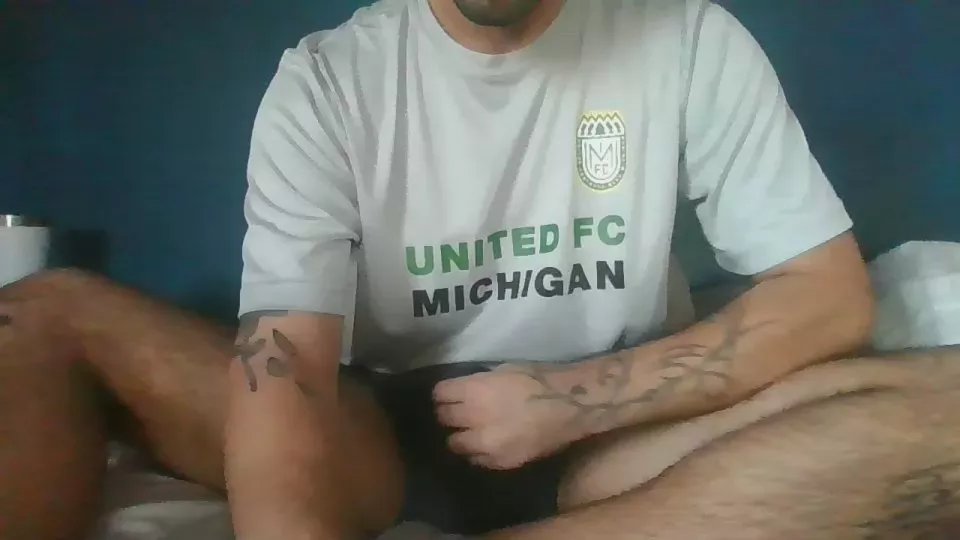 Offline Elianfonseca_ on Cam4