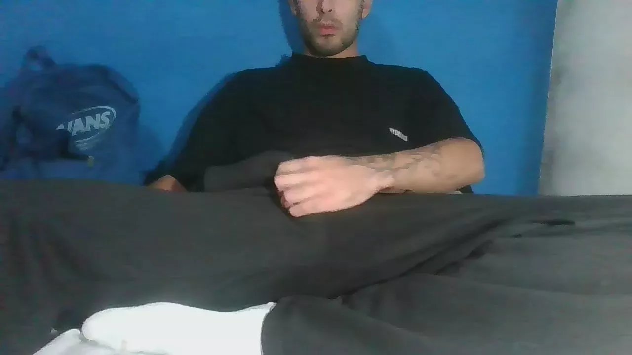 Offline Elianfonseca_ on Cam4