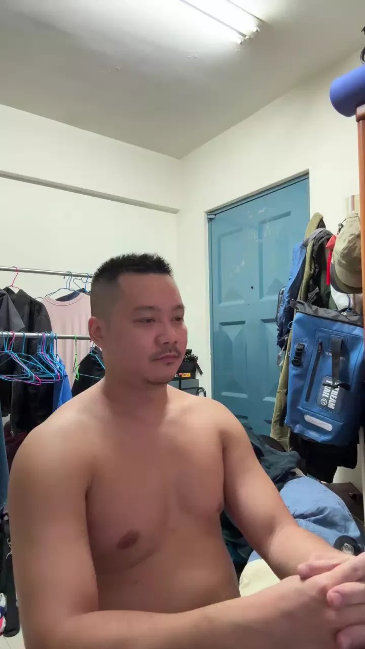 Offline ji3g4g3x96aj3 on Cam4