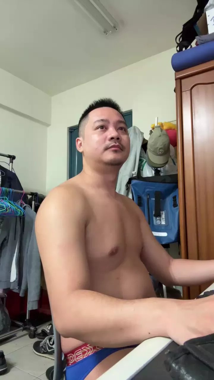 Offline ji3g4g3x96aj3 on Cam4