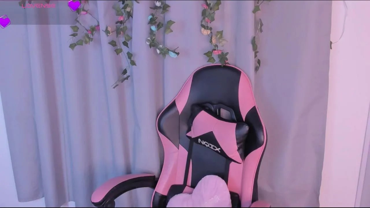 Freechat KeniaThompson01 on Cam4