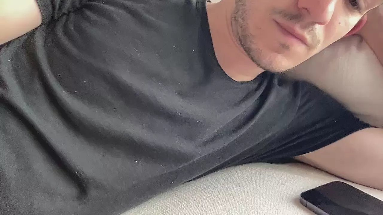 Offline ragazzoxxl on Cam4