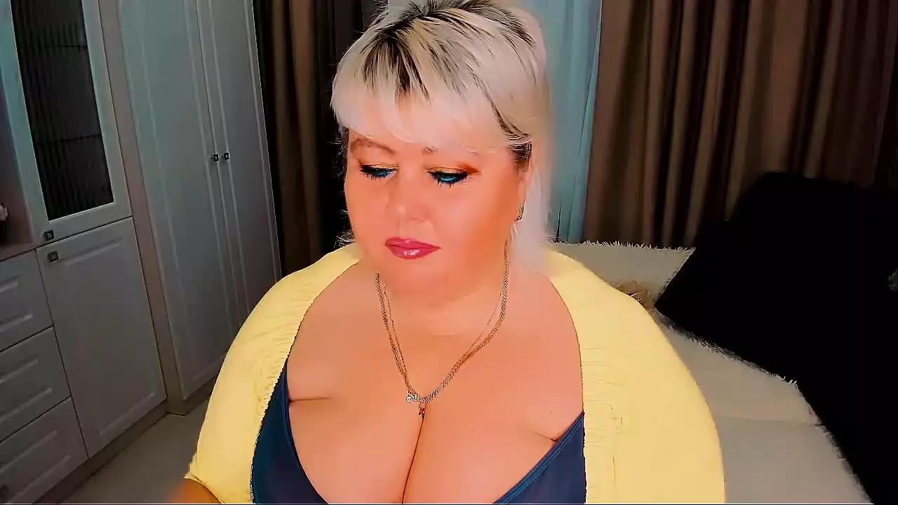 Huge_Booobs on Streamray 