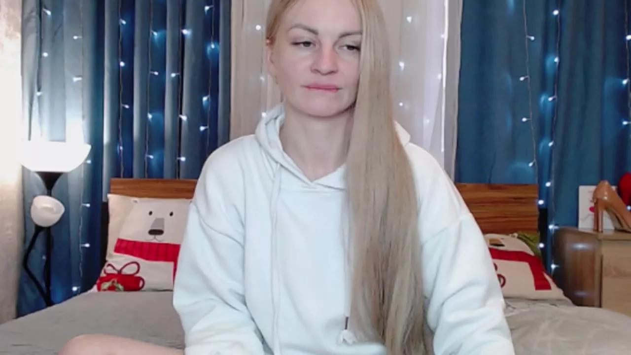 Milanahotlove on Streamray 